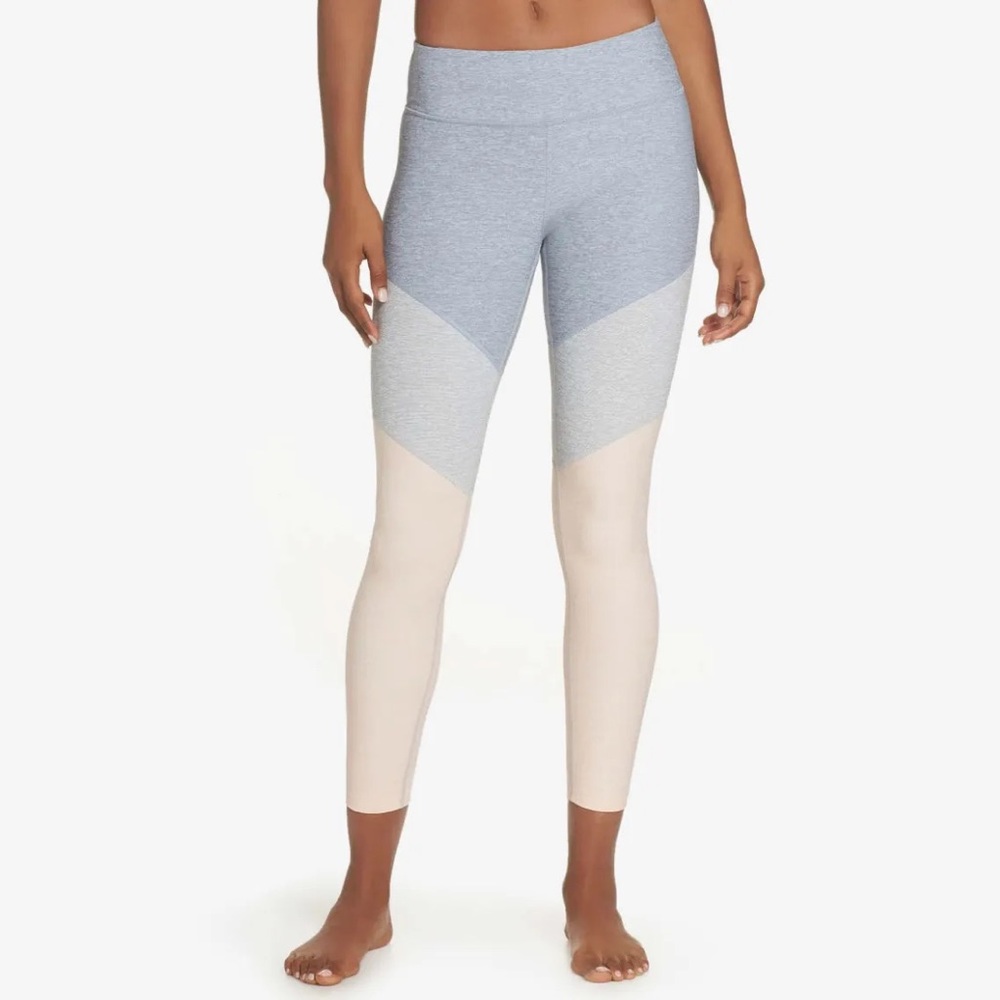 Outdoor Voices Colorblock Springs 7/8 leggings Gray/Pink. 💗